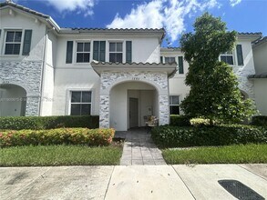 Building Photo - 1685 SE 27th Rd