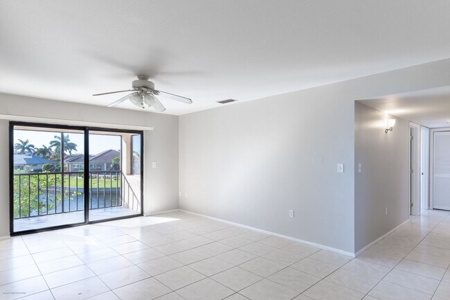 Foto del edificio - JUST REDUCED!! WATERFRONT- 2-BEDROOMS, 2-B...