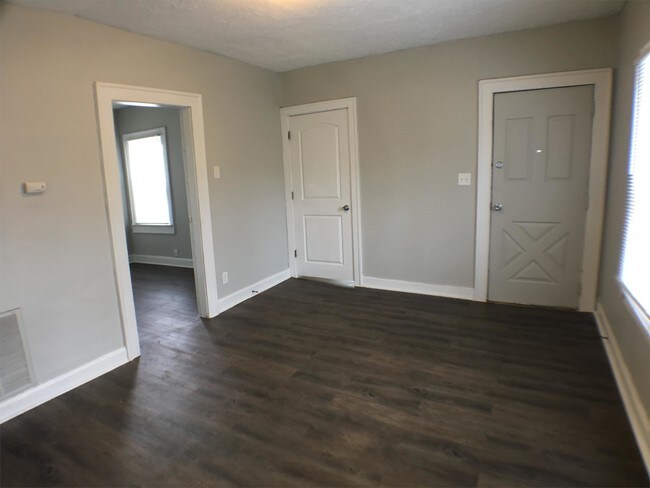 Building Photo - 1330 E Legrande Ave