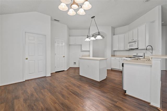 Foto del edificio - 6019 Hillside Ln