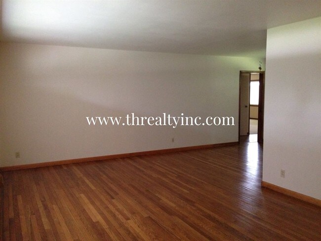 Building Photo - 5535 E 46th St
