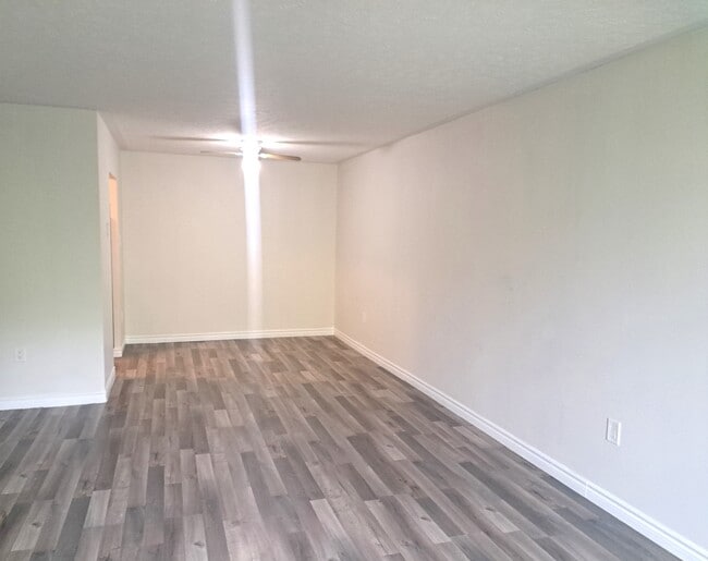 Building Photo - 130 Park Ave E