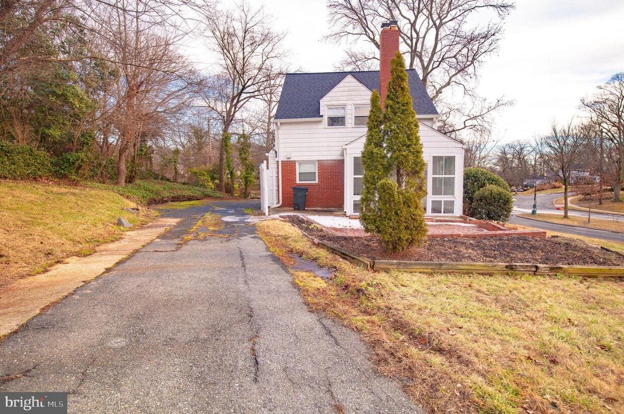 Primary Photo - 5810 Greenleaf Rd