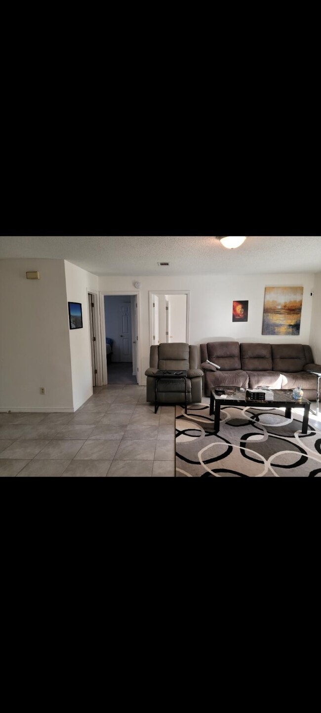 Building Photo - 6519 Robie Rd