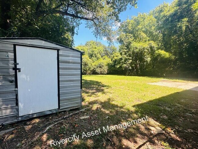 Building Photo - Section 8 Welcomed!!!! A must see near UofM !!!!!