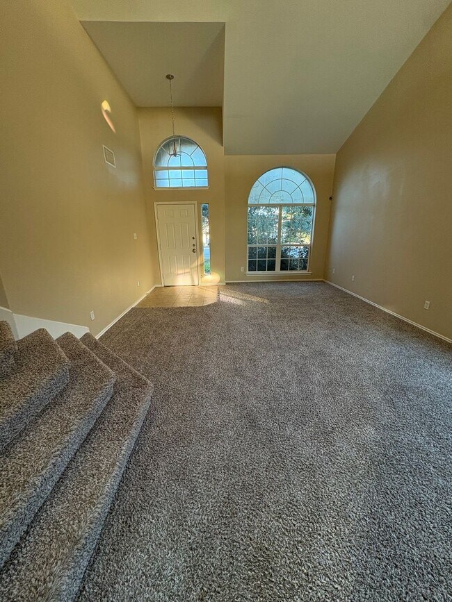 Foto del edificio - AVAILABLE NOW