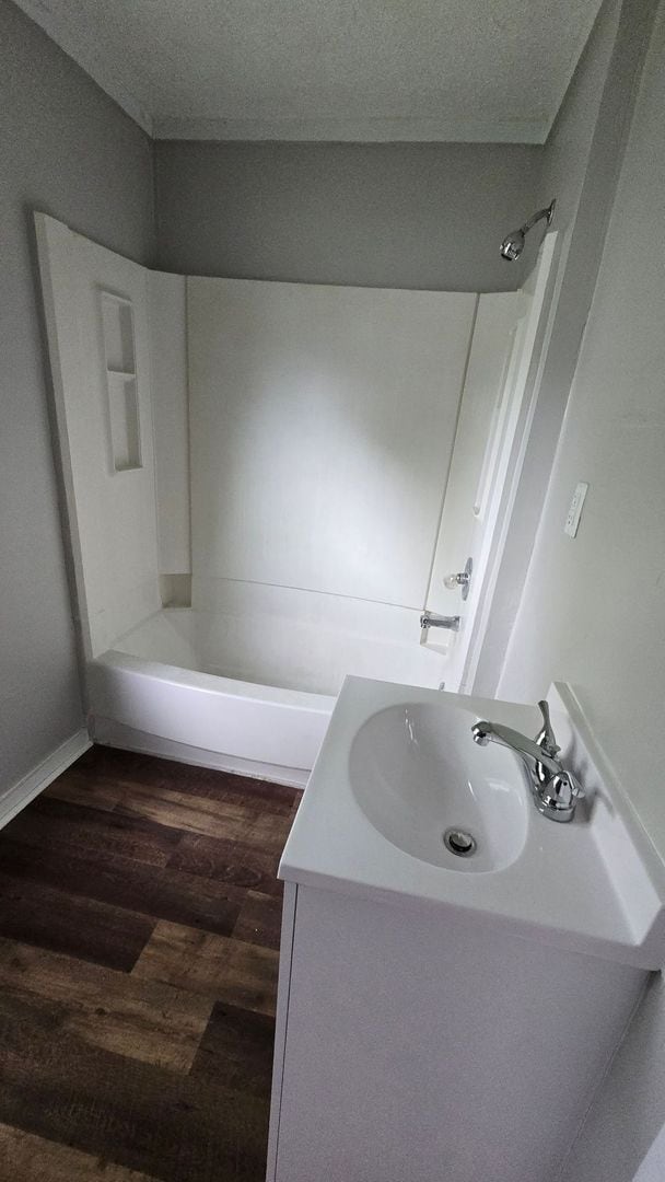 Building Photo - 1 Bed / 1 Bath - Bonus Room! (1st month mo...