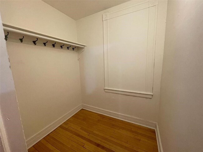 Building Photo - 22 Cozzens Ave