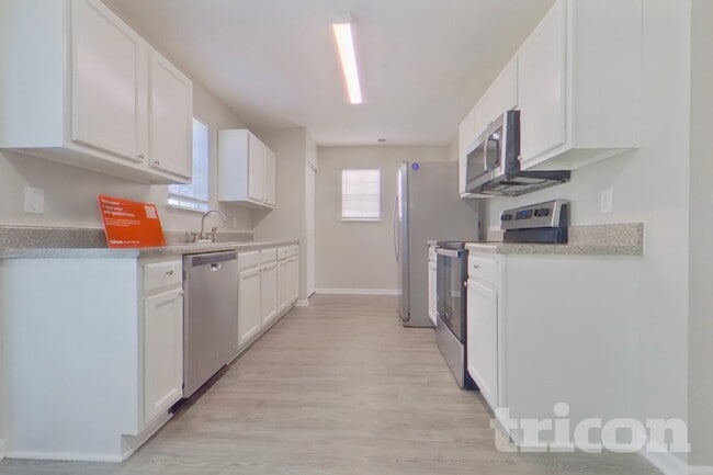 Building Photo - 390 Fox Trot Dr