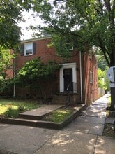 Building Photo - 3233 W Grace St