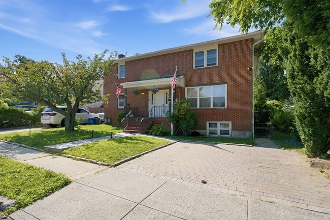 Photo - 7 Kelly St (Glen Cove, NY) Apartment