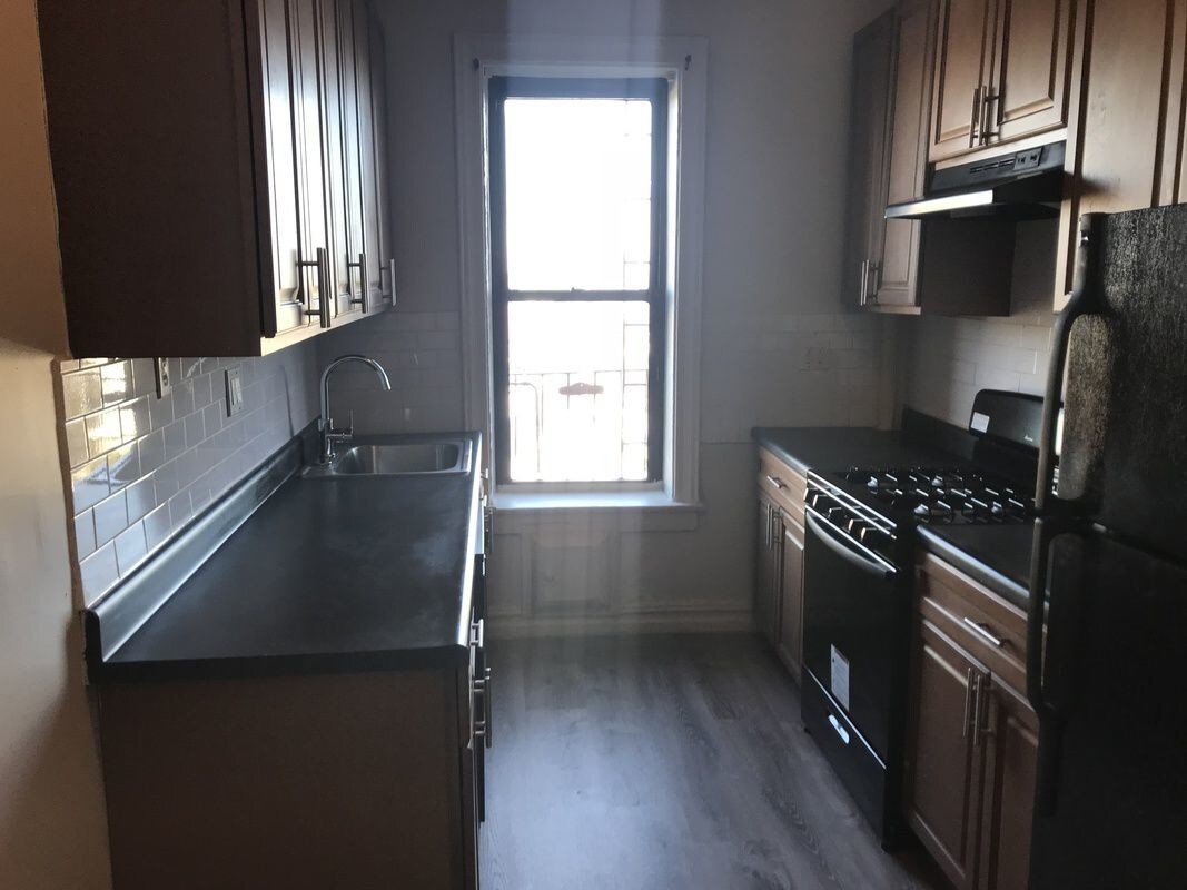 Primary Photo - 1554 Ocean Ave