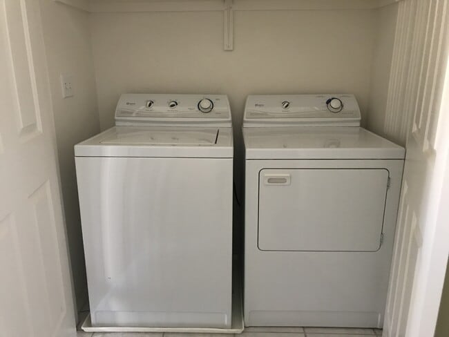 Building Photo - Spacious 2 Bedroom condo near Red Rock Casino
