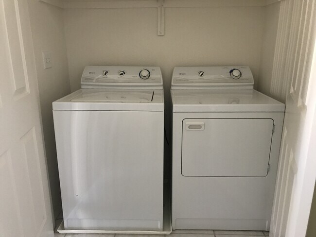 Foto del edificio - Spacious 2 Bedroom condo near Red Rock Casino