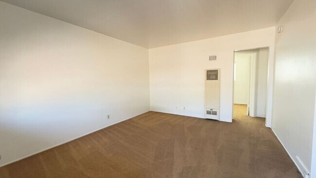 Foto del edificio - 12114 Rosecrans Ave