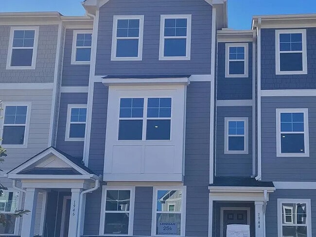 Building Photo - 1944 Rosedale Rdg Ave