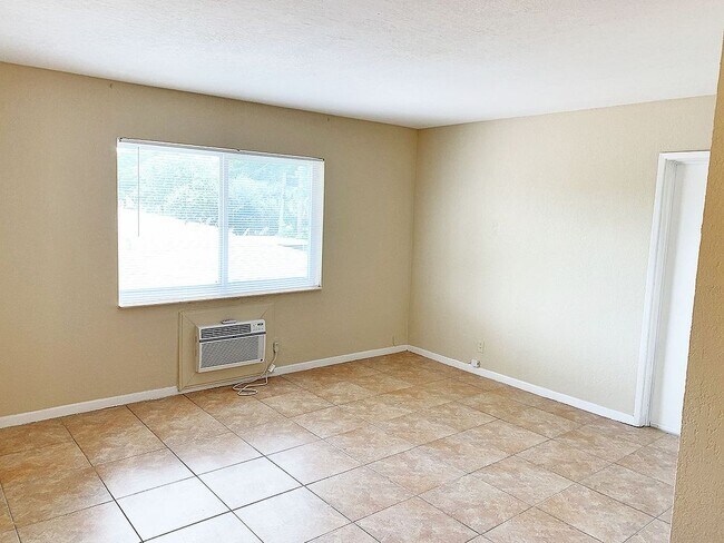 Foto del edificio - 3741 SW 1st St - 7