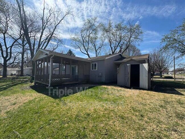 Building Photo - 513 Coachway Ln