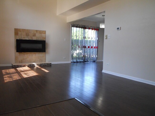 Building Photo - 181 Hazelnut Dr