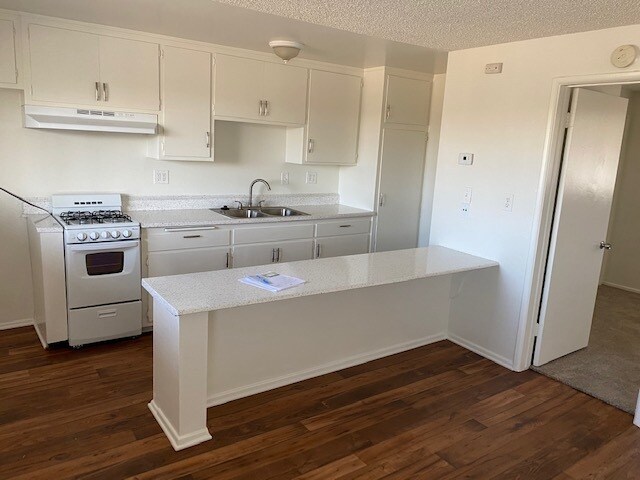 Foto del edificio - 5245 Tyler St