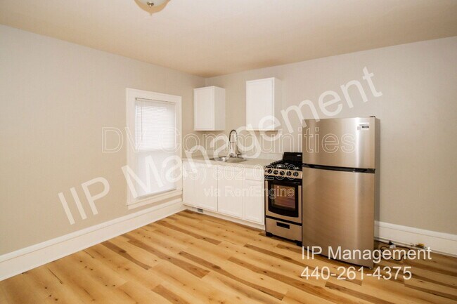 Foto del edificio - 579 Broadway Ave