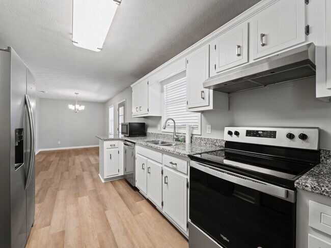 KITCHEN - 2948 Colony Ct