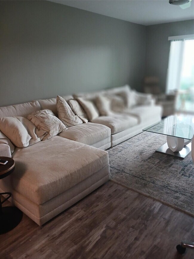 Building Photo - 3004 Portofino Isle