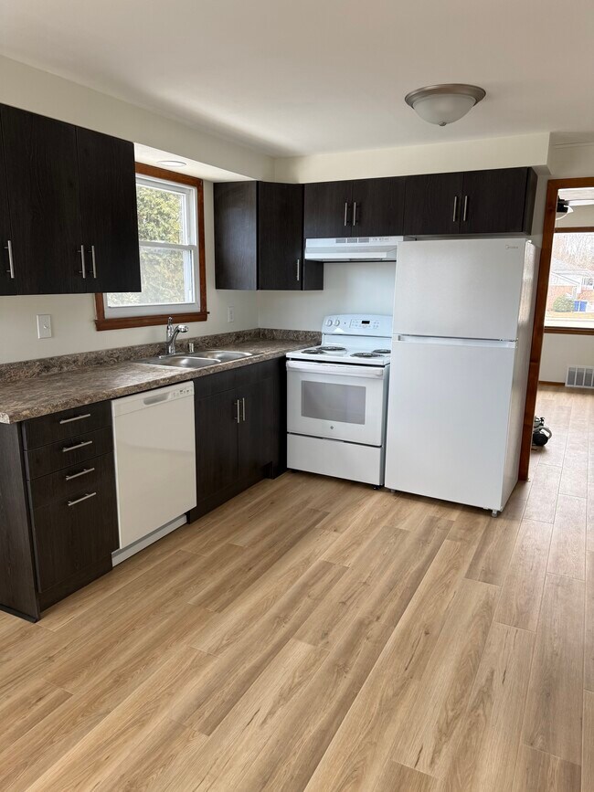 Foto del edificio - 966 N Green Bay Rd