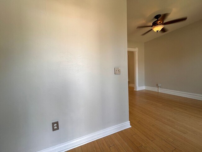 Foto del edificio - $0 DEPOSIT OPTION. CHARMING 3BED/2BATH VIC...