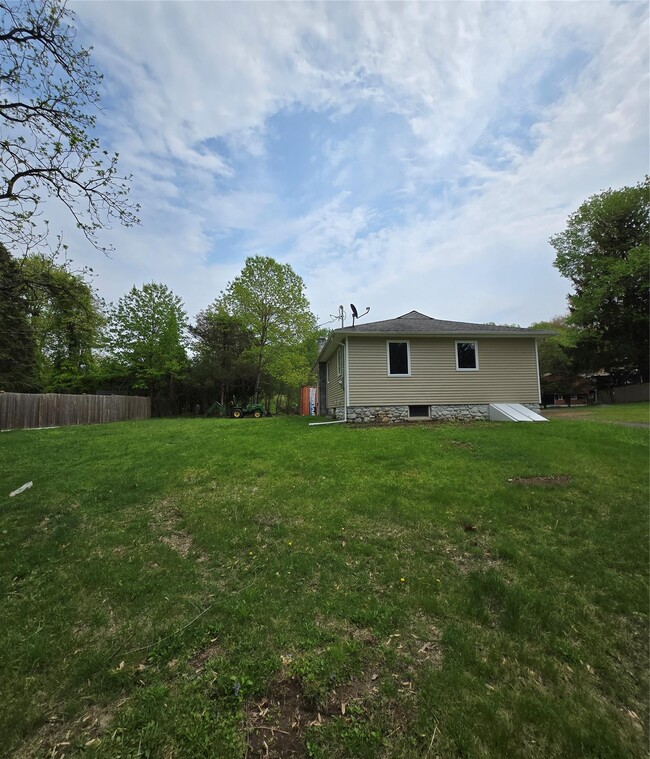 Building Photo - 554 Kings Hwy