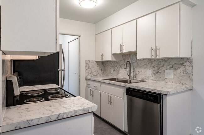 1BR, 1BA - Saratoga - 690SF - The Ivanhoe Apartments