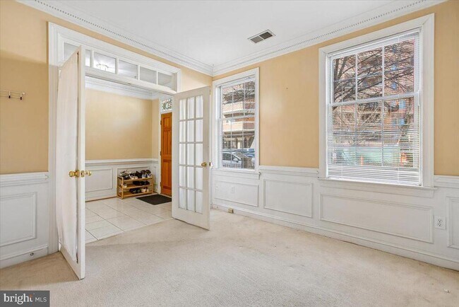 Foto del edificio - 1053 N Stuart St