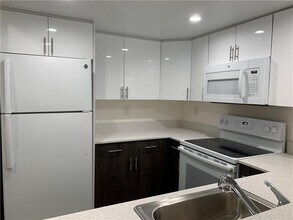 Building Photo - 660 Cypress Club Way