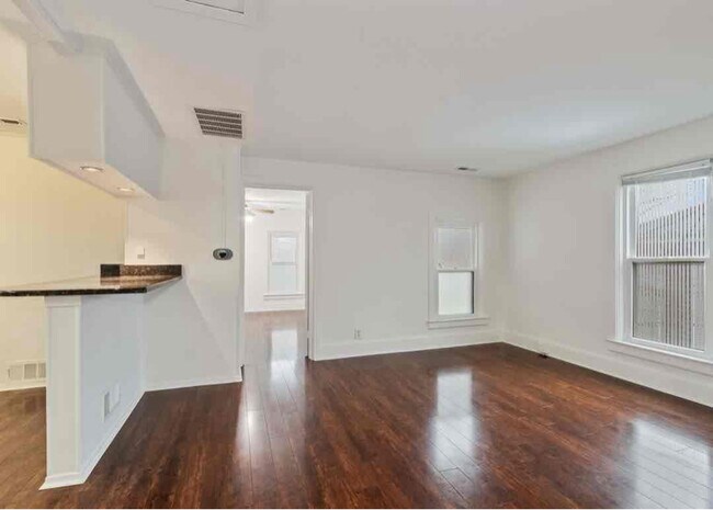 Foto del edificio - 320 W Main St