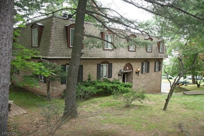 Primary Photo - 8 N Mountain Ave