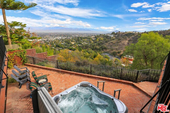 Building Photo - 3860 Beverly Ridge Dr