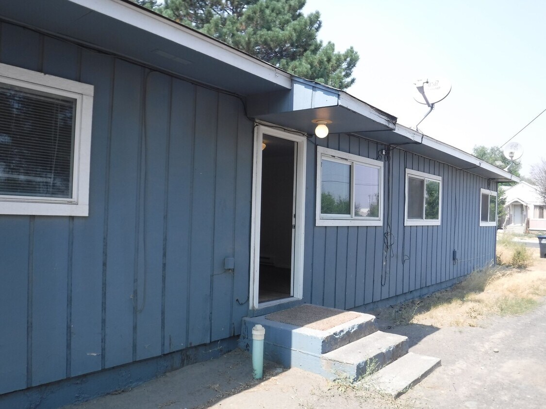Foto principal - 9837 Olympic Dr NE
