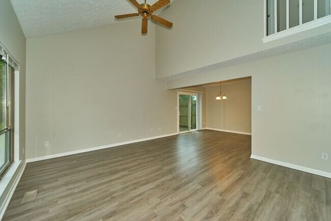 Building Photo - 2 Bedroom Condo