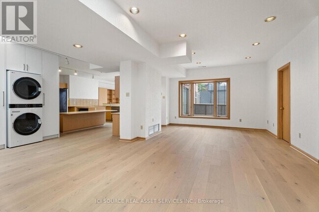 Photo du bâtiment - 574 St Clair Ave W