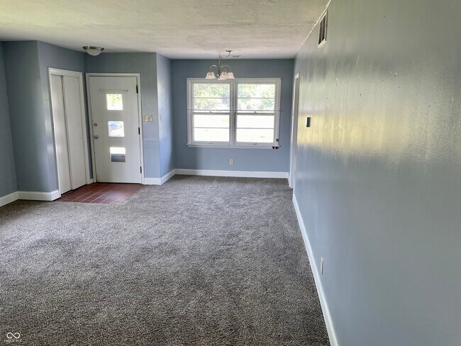 Foto del edificio - 1075 E Main St