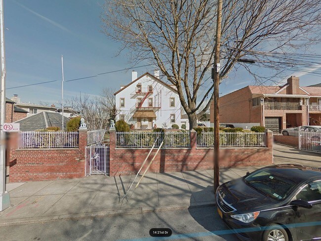 Building Photo - 1811-1815 21st Dr