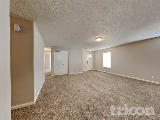 Building Photo - 10428 Kensington Way