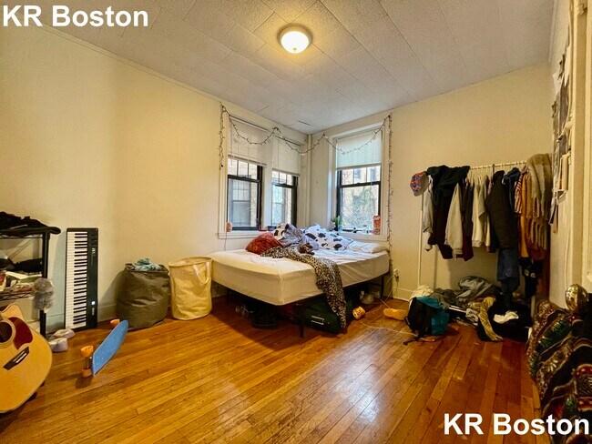 Building Photo - 51 Queensberry St