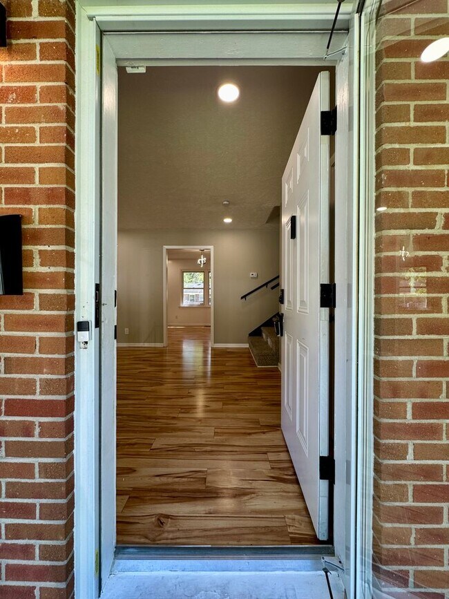 Foto del edificio - 1089 Torrey Dr