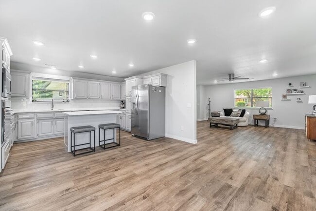 Foto del edificio - 1906 SE Taylor St