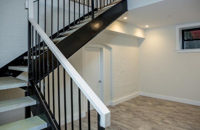 Building Photo - 9 Trotter Ct