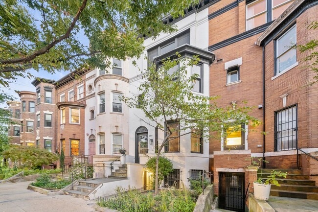 Welcome Home to Your Stylish 1 BR/1BA in Adams Morgan! - Welcome Home to Your Stylish 1 BR/1BA in Adams Morgan!