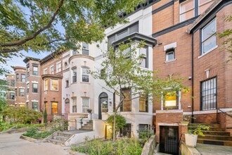 Building Photo - 1832 Calvert St NW