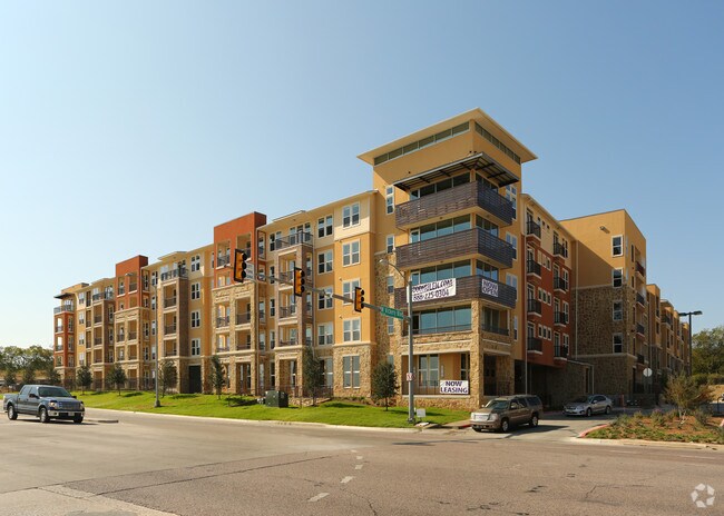 Building Photo - 4000 Hulen Apartments