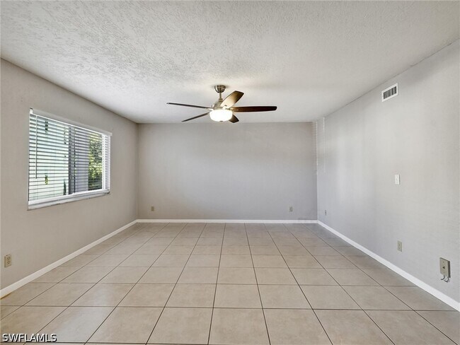 Building Photo - 4621 Bayshore Dr